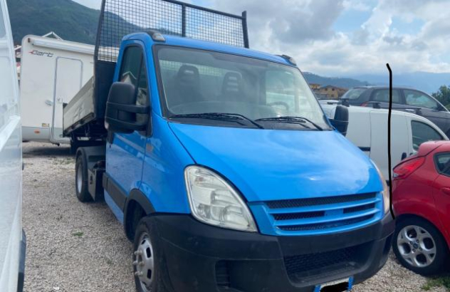 Iveco daily 35 ribaltabile trilaterale 2011