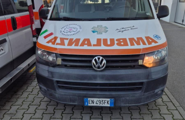 Volkswagen transporter ambulanza (3841) 2014