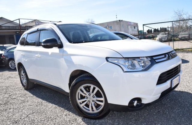 MITSUBISHI Outlander 2.2 DI-D TC-SST Intense DPF Diesel 2013