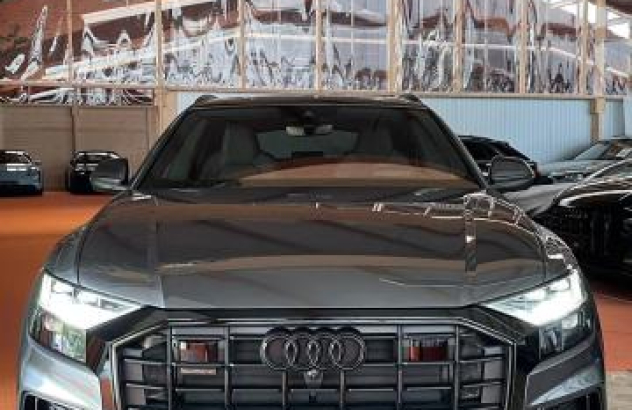 AUDI Q8   2021