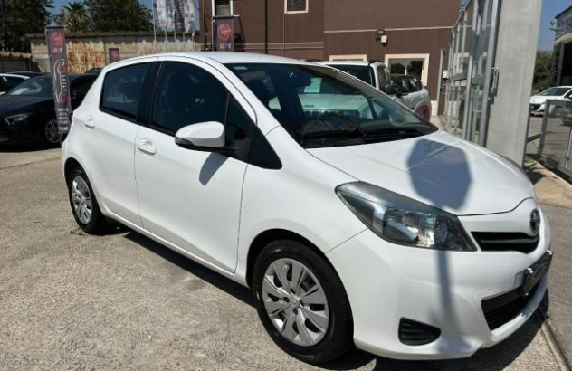 TOYOTA Yaris 1.0 5p. Active Benzina 2014