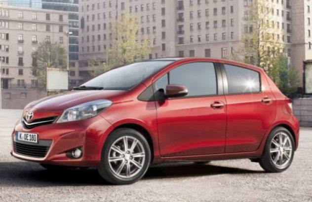 TOYOTA Yaris  Benzina 2012