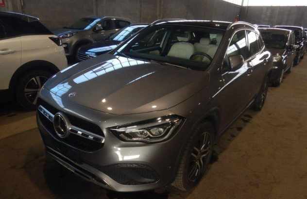 MERCEDES Classe GLA 200 Automatic Sport Plus Benzina 2020