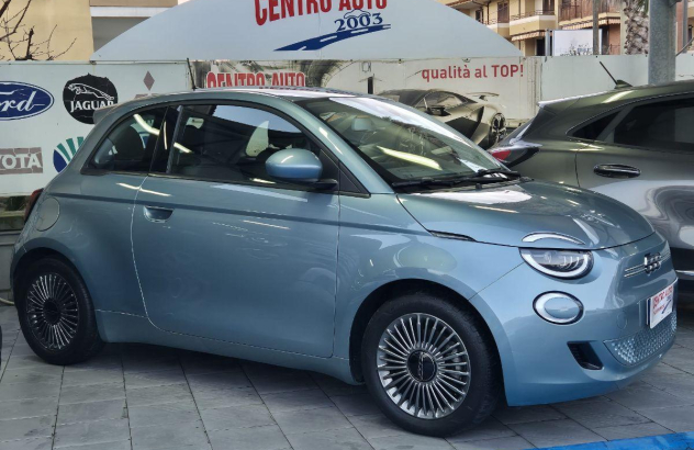 FIAT 500 E 500 La Prima Berlina Elettrica 2021