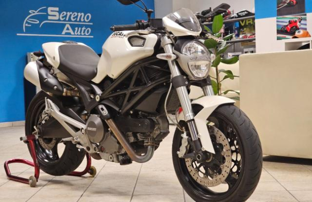 Ducati Monster 696  Benzina 2010