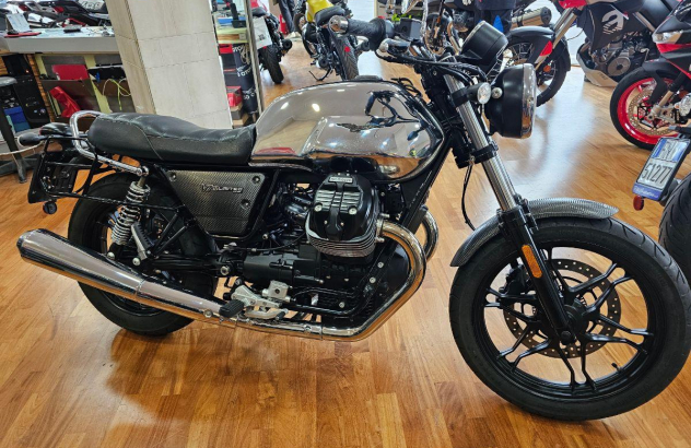 Moto Guzzi V7   2018